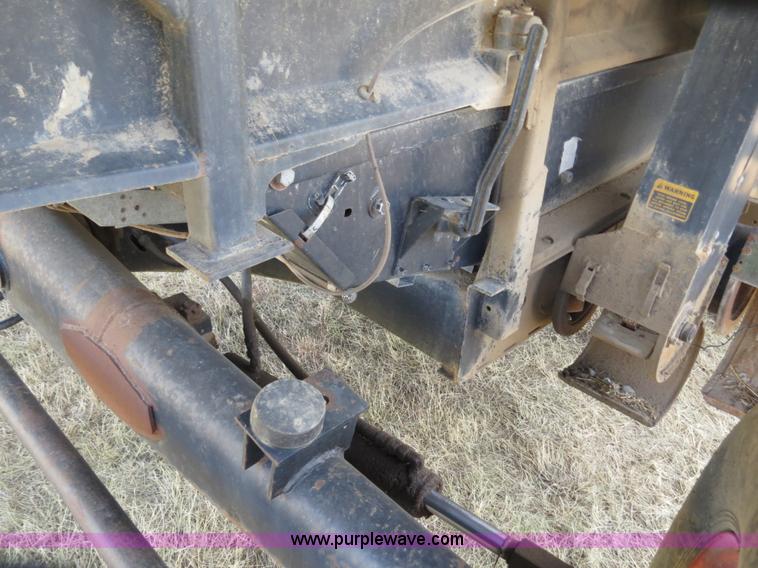 image for item A8587 1982 Gleaner N7 Series 3 combine