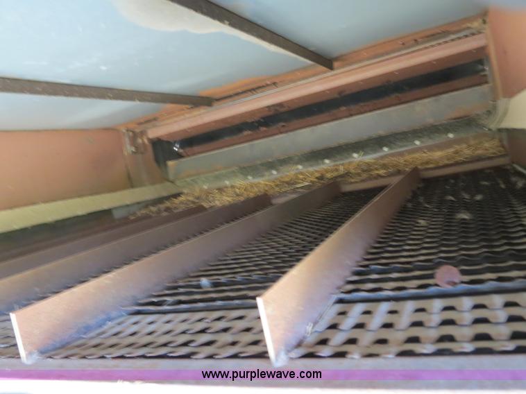 image for item A8587 1982 Gleaner N7 Series 3 combine