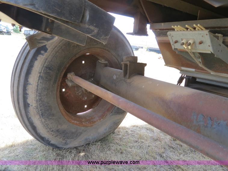 image for item A8587 1982 Gleaner N7 Series 3 combine