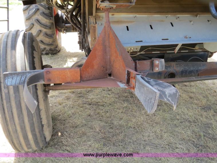 image for item A8587 1982 Gleaner N7 Series 3 combine