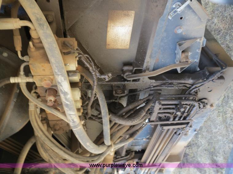 image for item A8587 1982 Gleaner N7 Series 3 combine