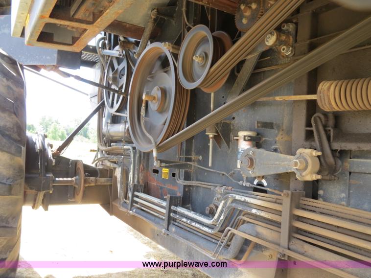 image for item A8587 1982 Gleaner N7 Series 3 combine