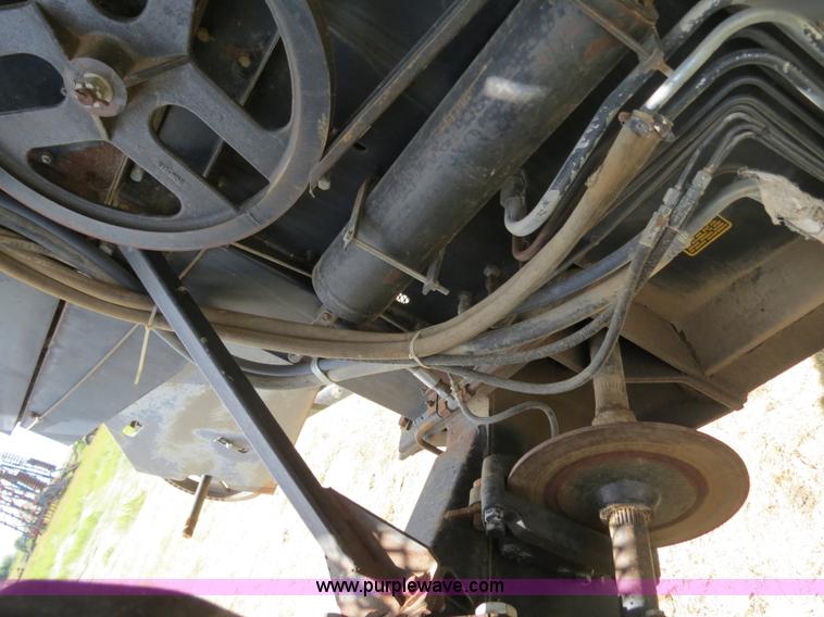 image for item A8587 1982 Gleaner N7 Series 3 combine