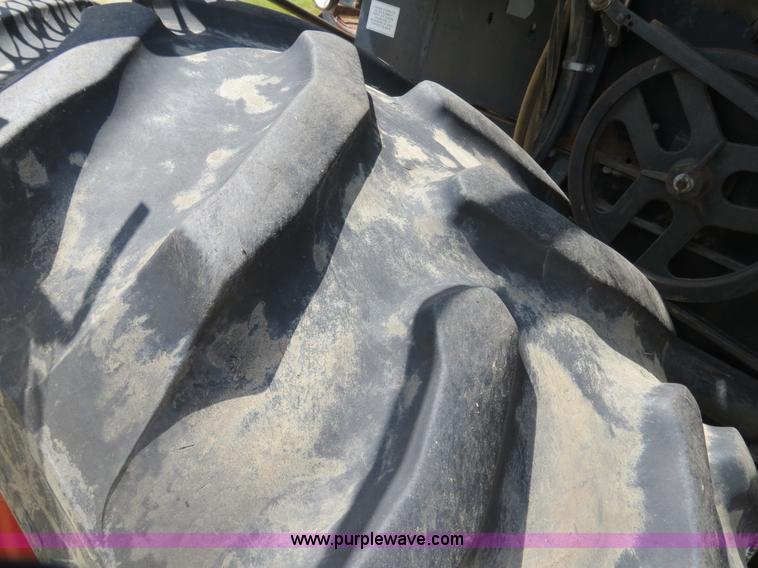 image for item A8587 1982 Gleaner N7 Series 3 combine