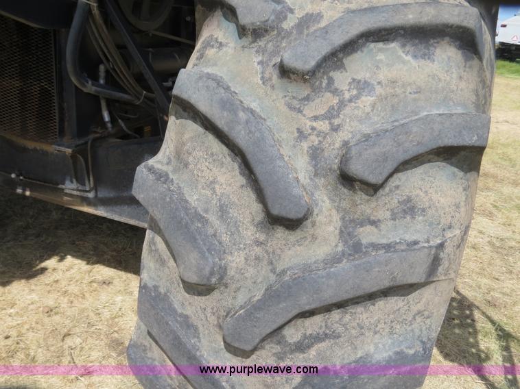 image for item A8587 1982 Gleaner N7 Series 3 combine