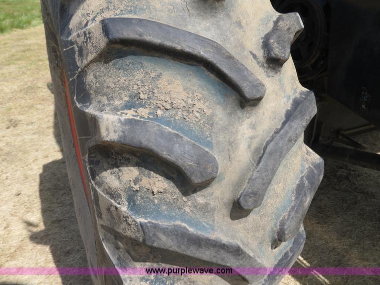 image for item A8587 1982 Gleaner N7 Series 3 combine