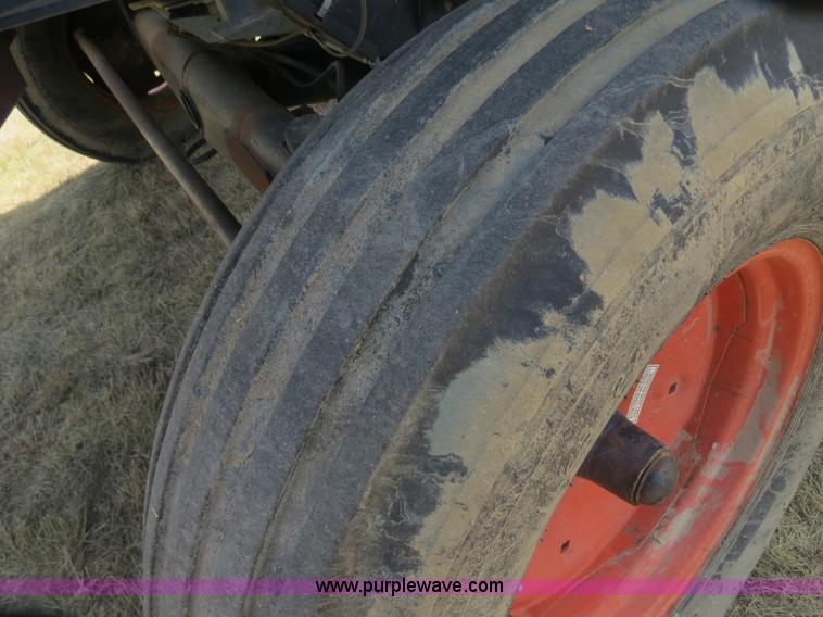 image for item A8587 1982 Gleaner N7 Series 3 combine