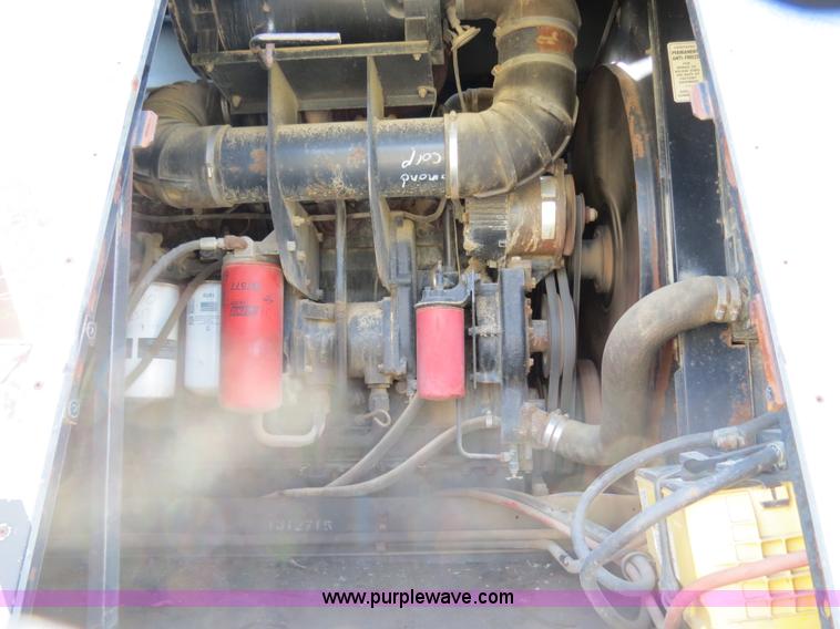 image for item A8587 1982 Gleaner N7 Series 3 combine