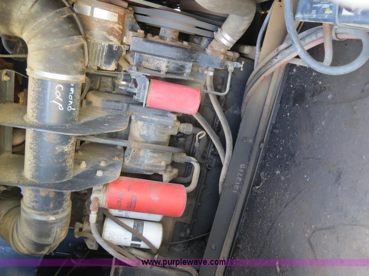 image for item A8587 1982 Gleaner N7 Series 3 combine