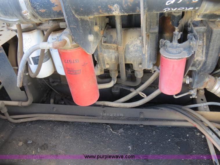 image for item A8587 1982 Gleaner N7 Series 3 combine