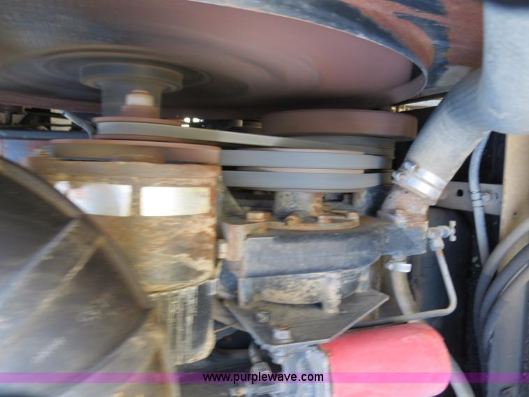 image for item A8587 1982 Gleaner N7 Series 3 combine