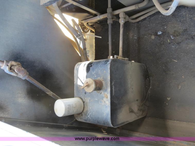 image for item A8587 1982 Gleaner N7 Series 3 combine