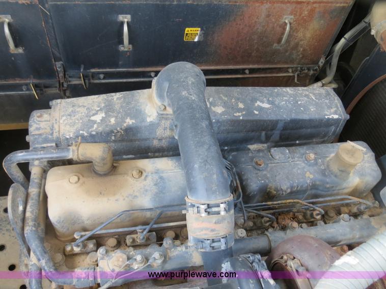 image for item A8587 1982 Gleaner N7 Series 3 combine