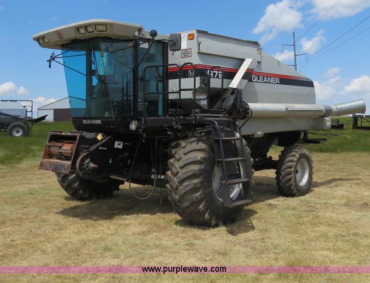 image for item A8589 1999 Gleaner R72 combine