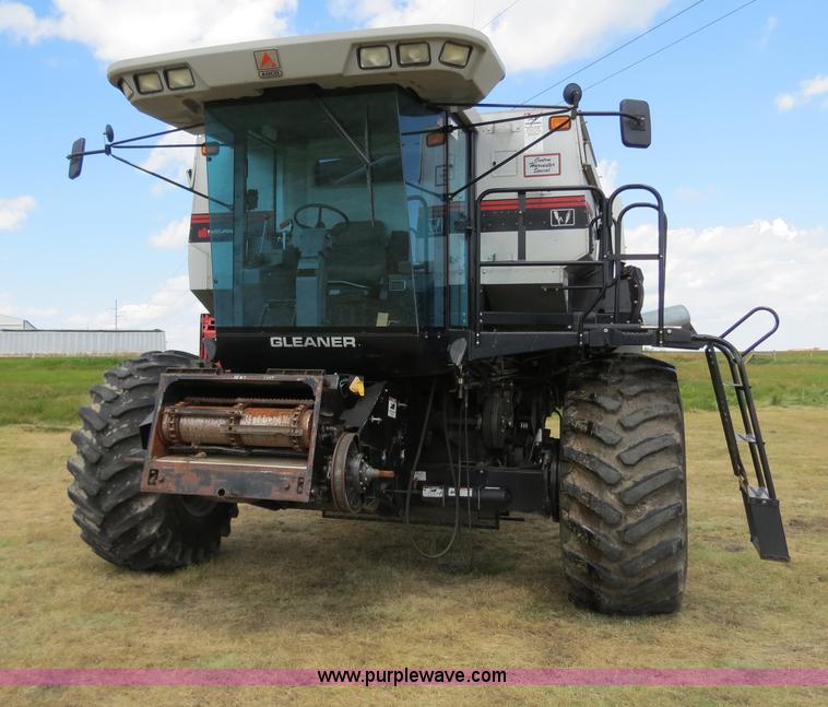 image for item A8589 1999 Gleaner R72 combine