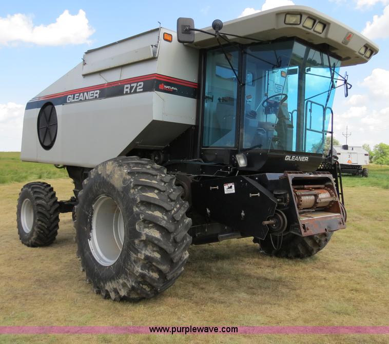 image for item A8589 1999 Gleaner R72 combine