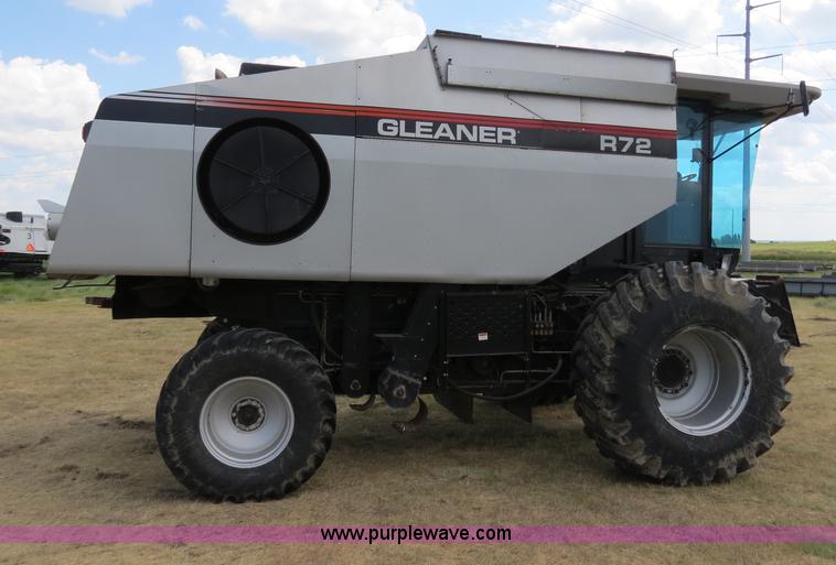 image for item A8589 1999 Gleaner R72 combine
