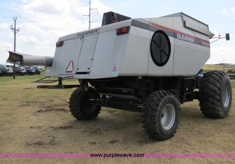 image for item A8589 1999 Gleaner R72 combine