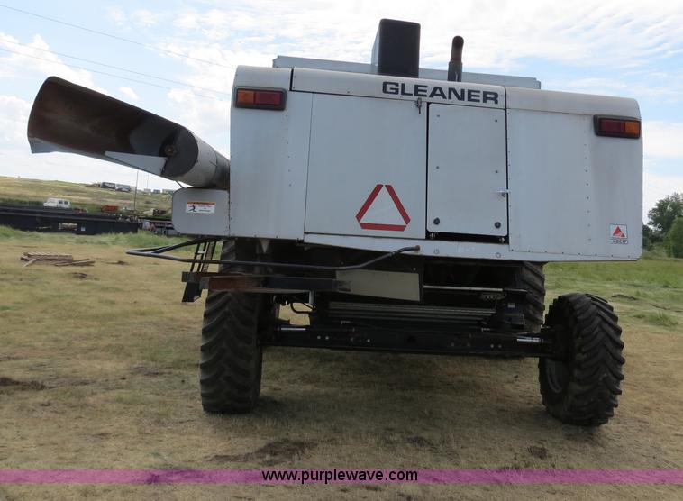 image for item A8589 1999 Gleaner R72 combine