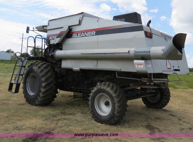image for item A8589 1999 Gleaner R72 combine