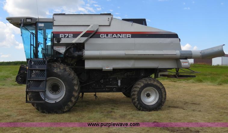 image for item A8589 1999 Gleaner R72 combine