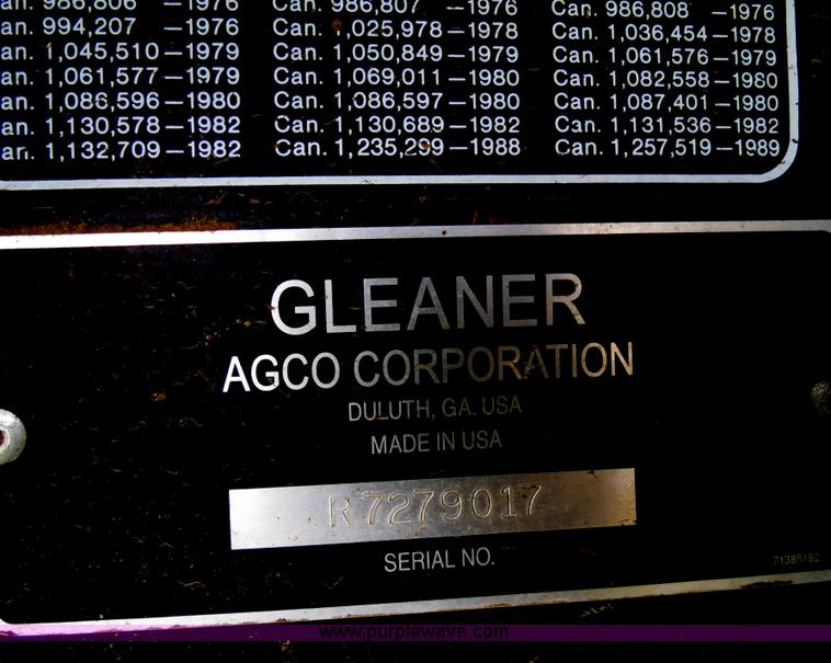 image for item A8589 1999 Gleaner R72 combine