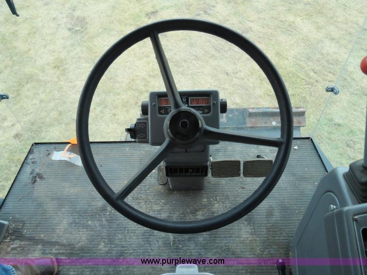 image for item A8589 1999 Gleaner R72 combine