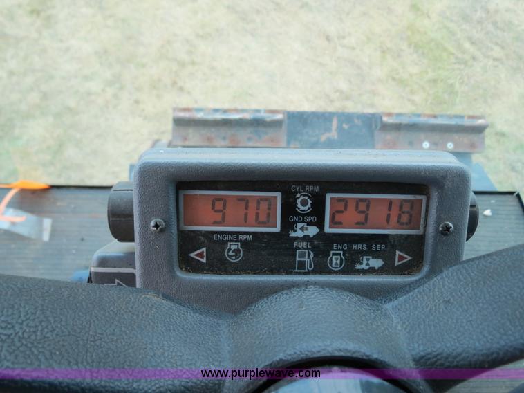 image for item A8589 1999 Gleaner R72 combine