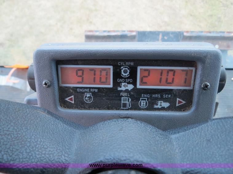 image for item A8589 1999 Gleaner R72 combine