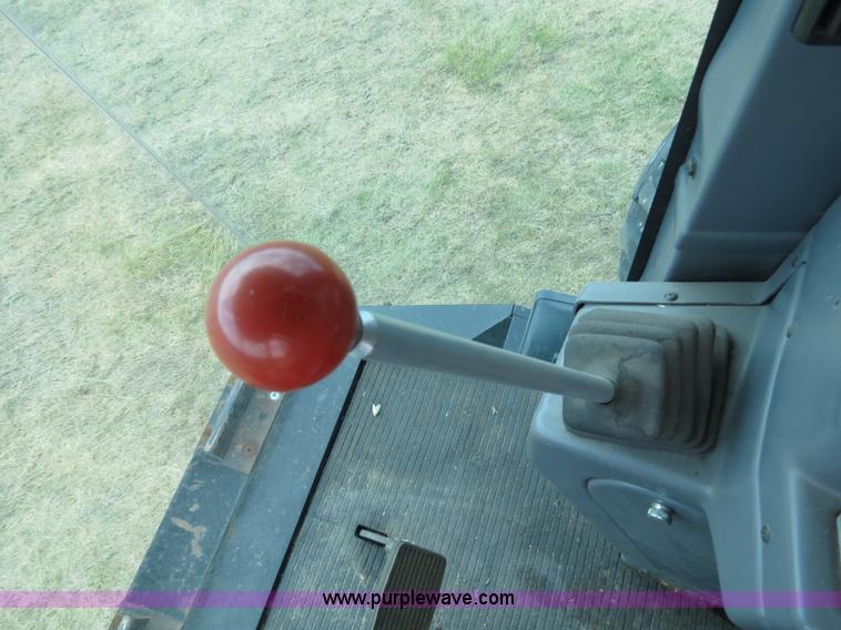 image for item A8589 1999 Gleaner R72 combine