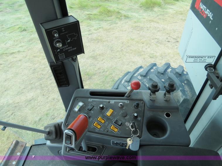 image for item A8589 1999 Gleaner R72 combine