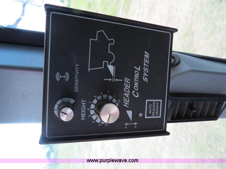 image for item A8589 1999 Gleaner R72 combine