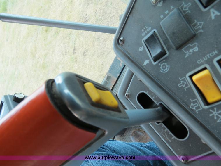 image for item A8589 1999 Gleaner R72 combine