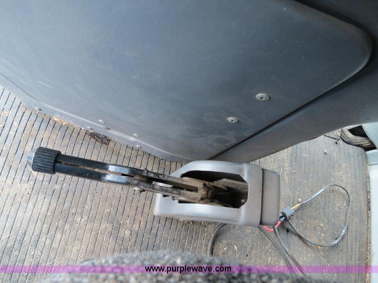 image for item A8589 1999 Gleaner R72 combine