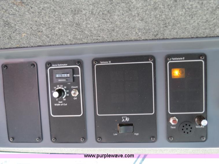 image for item A8589 1999 Gleaner R72 combine