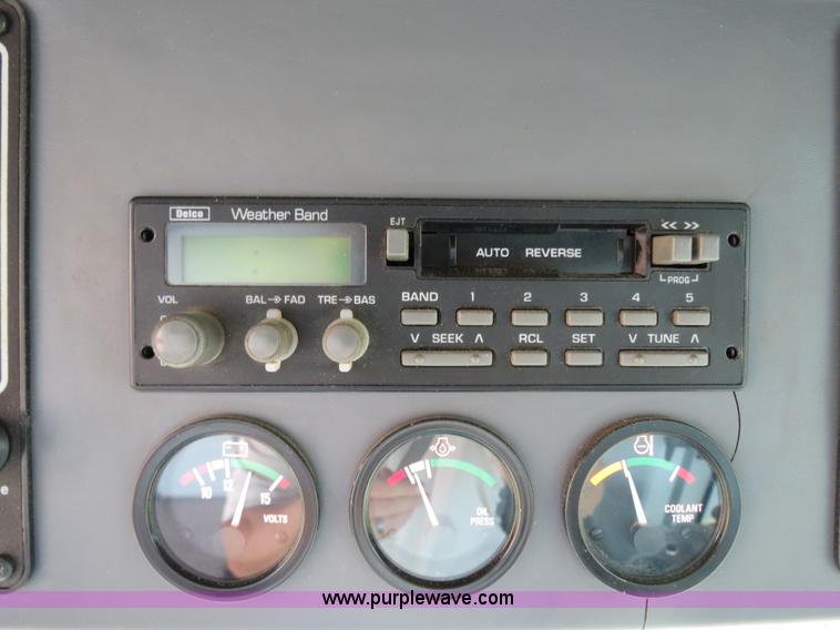 image for item A8589 1999 Gleaner R72 combine