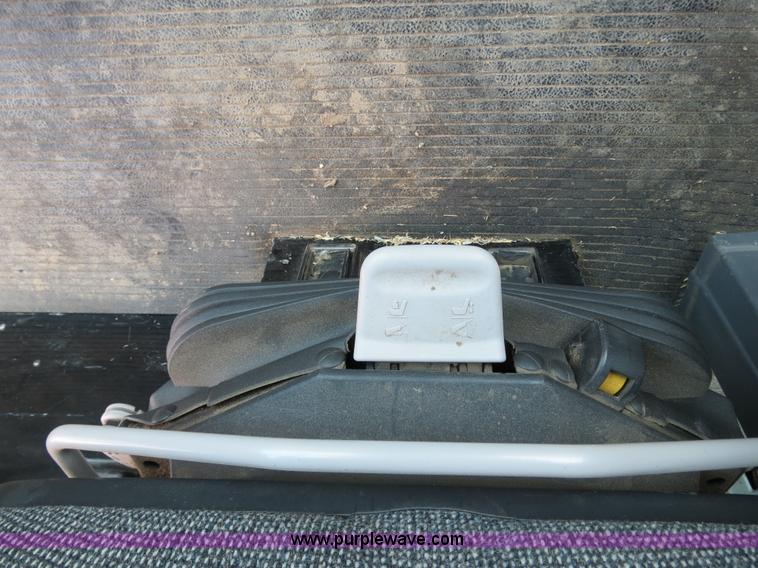 image for item A8589 1999 Gleaner R72 combine