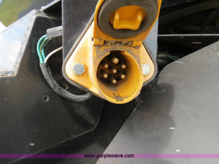 image for item A8589 1999 Gleaner R72 combine