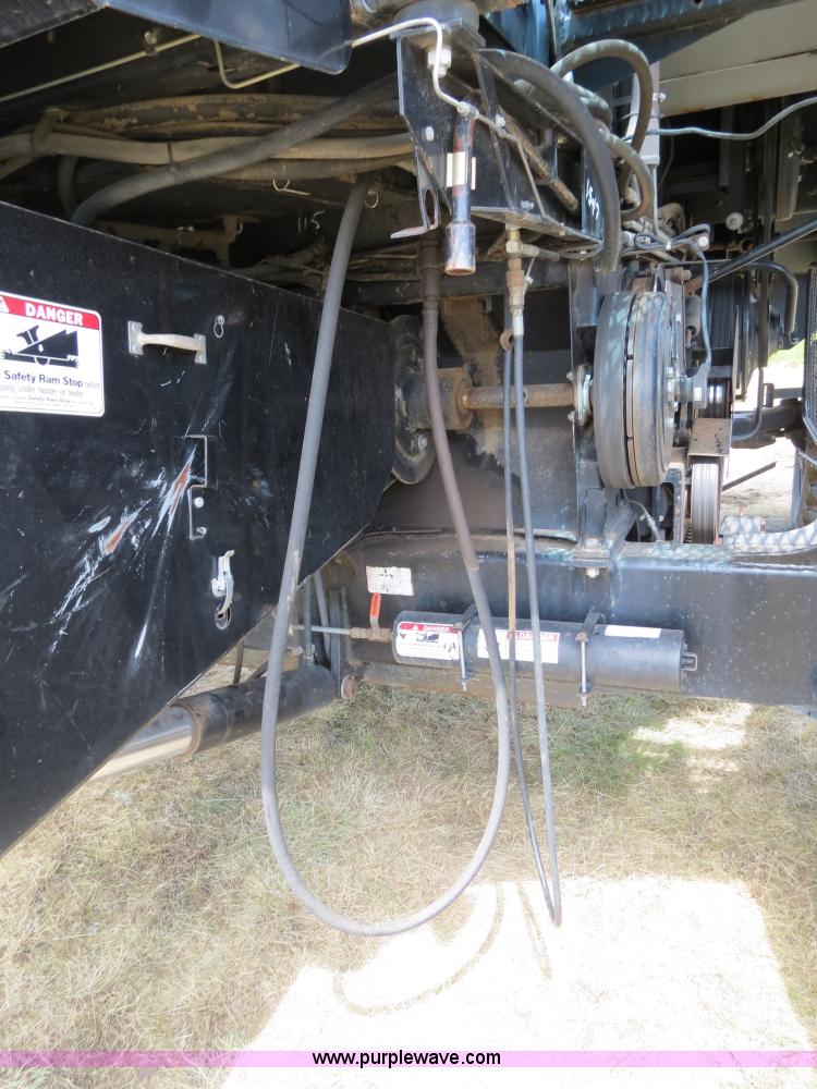 image for item A8589 1999 Gleaner R72 combine