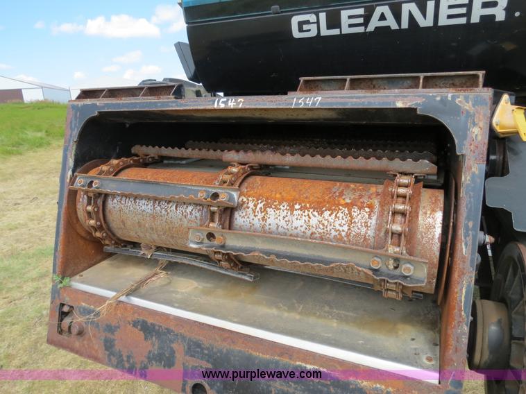 image for item A8589 1999 Gleaner R72 combine