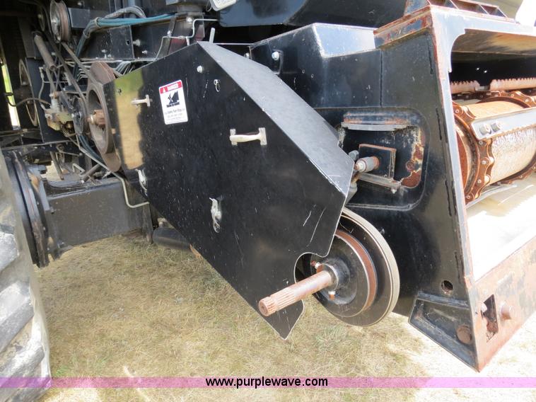 image for item A8589 1999 Gleaner R72 combine