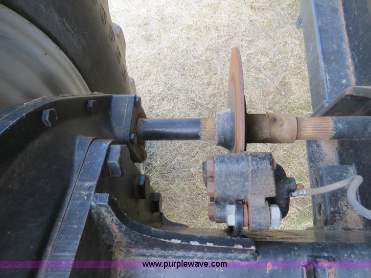 image for item A8589 1999 Gleaner R72 combine