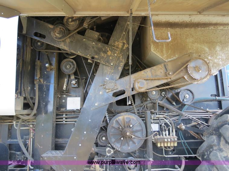 image for item A8589 1999 Gleaner R72 combine