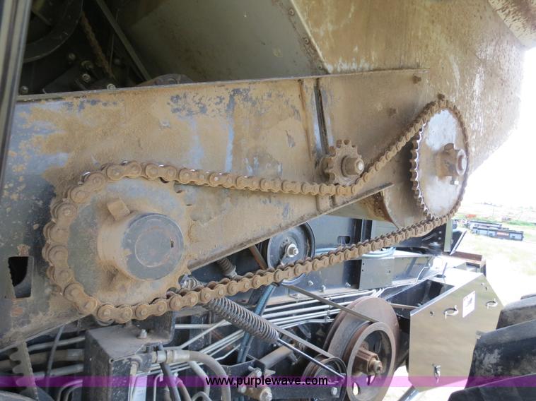 image for item A8589 1999 Gleaner R72 combine