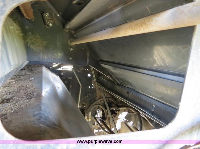 image for item A8589 1999 Gleaner R72 combine