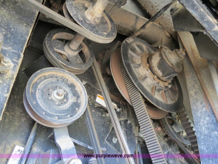 image for item A8589 1999 Gleaner R72 combine