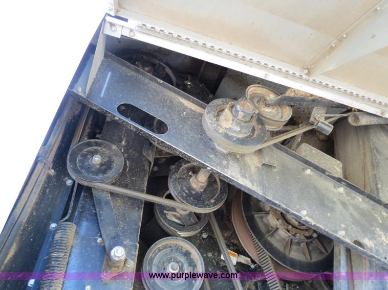 image for item A8589 1999 Gleaner R72 combine