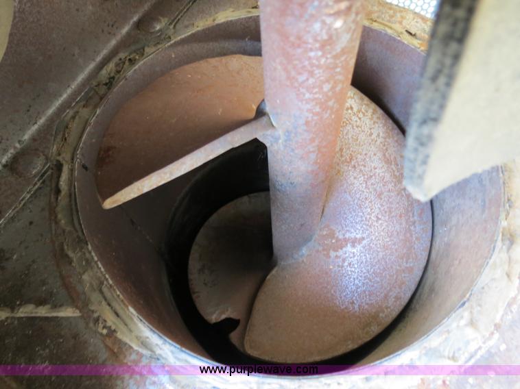 image for item A8589 1999 Gleaner R72 combine