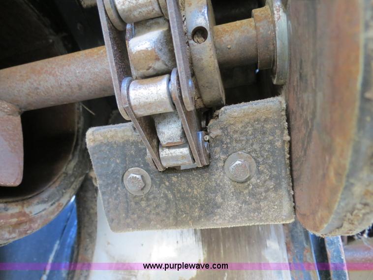 image for item A8589 1999 Gleaner R72 combine