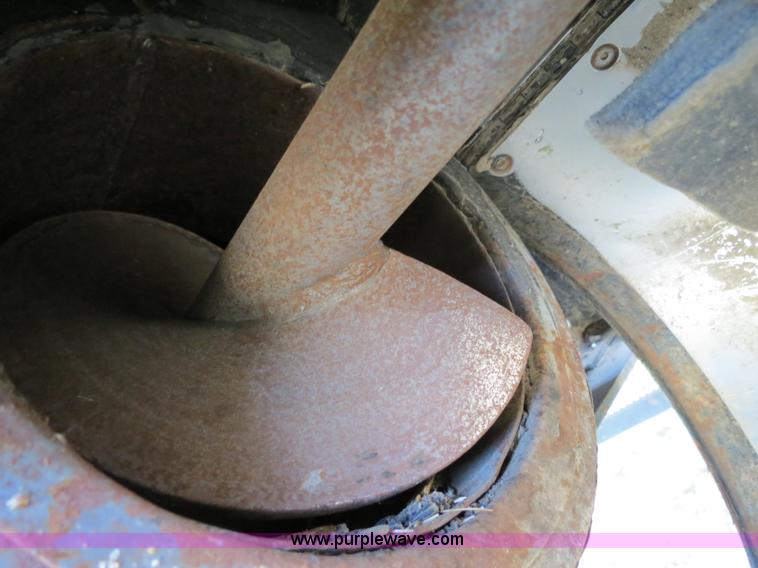 image for item A8589 1999 Gleaner R72 combine